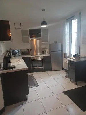 Cuisine ou kitchenette dans l'établissement Le Refuge