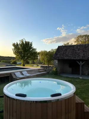 Piscine de l'établissement Domaine Le Pineau Private Pool & Nordic Jacuzzi Loire Valley ou située à proximité