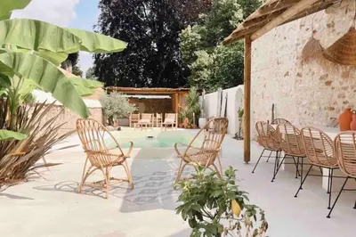 Piscine de l'établissement Maison Hortense 4 étoiles piscine chauffée et sauna ou située à proximité