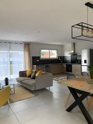 Cuisine ou kitchenette dans l'établissement Charmante Villa