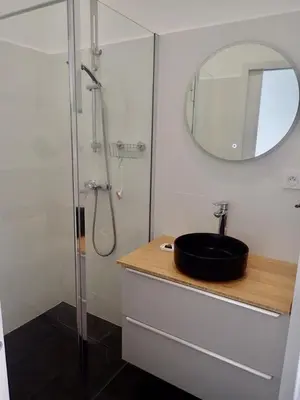Salle de bains dans l'établissement Appartement tempéré avec terrasse