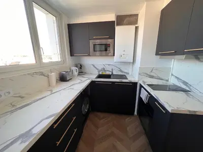 Cuisine ou kitchenette dans l'établissement Appartement T2 proche des prébendes