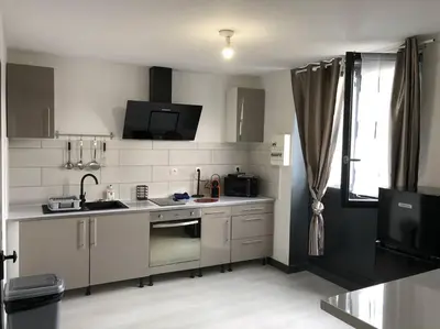 Cuisine ou kitchenette dans l'établissement (B-2) bourgueil Studio N•2
