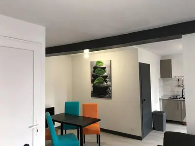 Cuisine ou kitchenette dans l'établissement (B-2) bourgueil Studio N•2