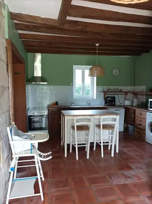 Cuisine ou kitchenette dans l'établissement Longère avec piscine