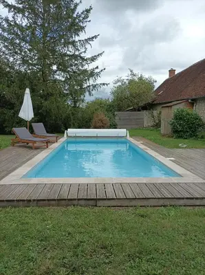 Piscine de l'établissement Longère avec piscine ou située à proximité