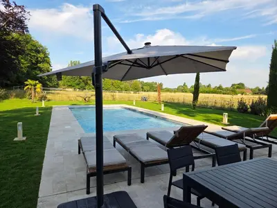 Piscine de l'établissement Logement au clos des Fuselières. ou située à proximité