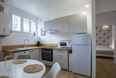 Cuisine ou kitchenette dans l'établissement Le Zandoli - Appart - Centre - Calme