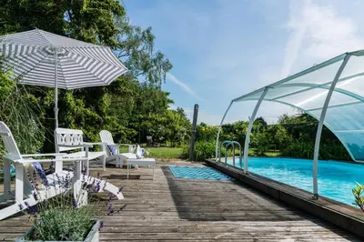 Piscine de l'établissement Villa Chanelle ou située à proximité