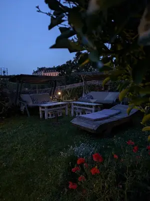 Jardin de l'établissement Les chambres du vieux quartier