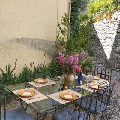 Jardin de l'établissement Les chambres du vieux quartier