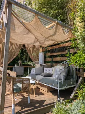 Jardin de l'établissement Les chambres du vieux quartier