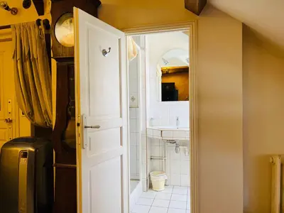 Salle de bains dans l'établissement LE JARDIN DU VENDOME