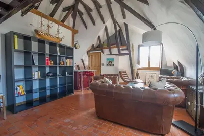 Coin salon dans l'établissement Appartement de caractère au cœur du vieux Tours