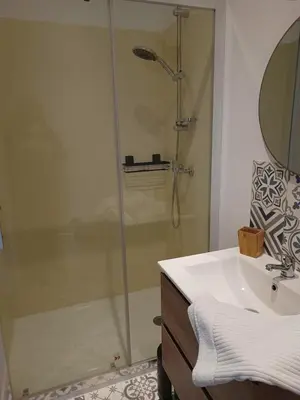 Salle de bains dans l'établissement La Petite Maison Dans La Prairie