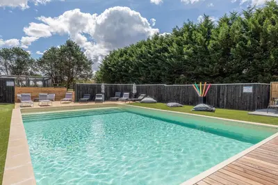 Piscine de l'établissement La Maison du Bois Brûlé 3 - Avec piscine partagée ou située à proximité