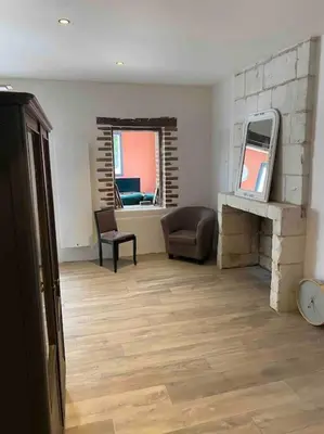 Télévision ou salle de divertissement dans l'établissement Gîte Le Ballandeau
