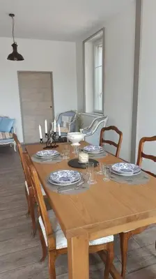 Coin salon dans l'établissement Gîte à la campagne -maison individuelle -Piscine