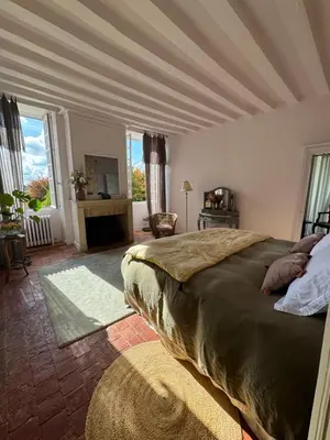 Un ou plusieurs lits dans un hébergement de l'établissement Chambres d'hôtes La Massonnière avec grand jardin - idéal familles, groupes et séjour nature - Sarthe