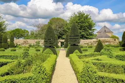 Jardin de l'établissement Chambres d'hôtes La Massonnière avec grand jardin - idéal familles, groupes et séjour nature - Sarthe