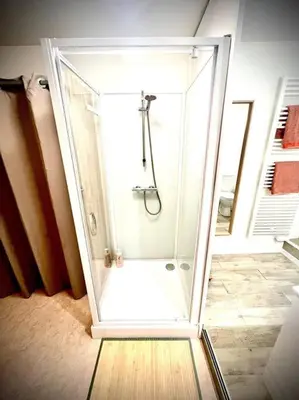 Salle de bains dans l'établissement Logement insolite à Blois
