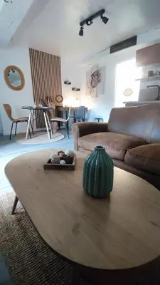 Coin salon dans l'établissement Le Joli’Mans, appartement refait à neuf, entièrement équipé, pour 2 personnes, proche quartier historique et centre