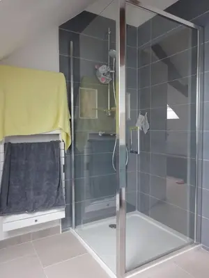 Salle de bains dans l'établissement Gîte La Coulée des Robins