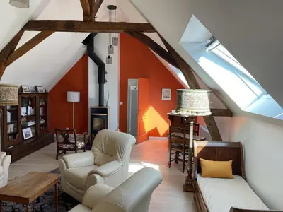 Coin salon dans l'établissement Gîte La Coulée des Robins