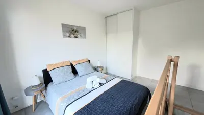 Un ou plusieurs lits dans un hébergement de l'établissement Appartement Duplex Cosy avec place de parking privée