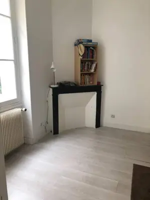 Bibliothèque dans l'appartement