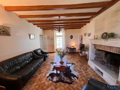 Coin salon dans l'établissement Le Gîte des Marronniers - location 3* avec piscine