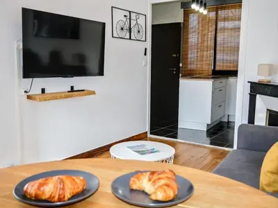 Cuisine ou kitchenette dans l'établissement Nicolas en Vienne - Cosy, Confortable, Tout équipé
