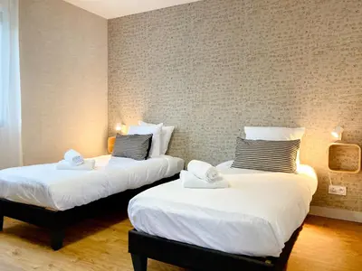 Un ou plusieurs lits dans un hébergement de l'établissement Gites-domainedupin, cottage Bain Nordique PRIVÉ