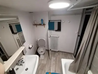 Salle de bains dans l'établissement L'Appart' Abri vélos - Bikes shelter