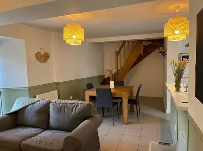 Coin salon dans l'établissement Le chaleureux. Maison à 2 pas du centre ville/proche du zoo de Beauval