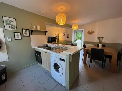Cuisine ou kitchenette dans l'établissement Le chaleureux. Maison à 2 pas du centre ville/proche du zoo de Beauval