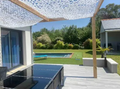 Piscine de l'établissement Maison au calme ou située à proximité