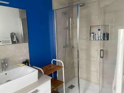 Salle de bains dans l'établissement Maison au calme