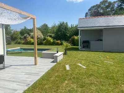 Piscine de l'établissement Maison au calme ou située à proximité