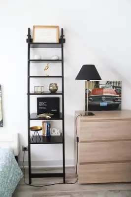 Bibliothèque dans la maison de vacances