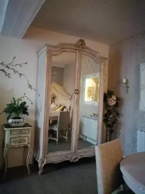 Un ou plusieurs lits dans un hébergement de l'établissement The Enchanted Cottage Taizé 79100 Deux-Sevres