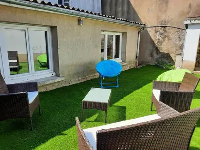 Jardin de l'établissement Maison centre Connerré - Proche 24h - 11 pers - 4 chambres