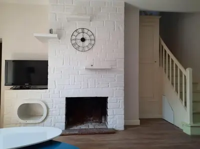 Télévision ou salle de divertissement dans l'établissement Maison centre Connerré - Proche 24h - 11 pers - 4 chambres