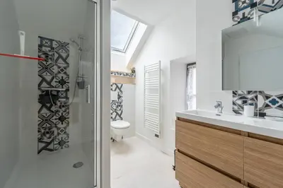 Salle de bains dans l'établissement Duplex et Studio Saint Martin Le Beau