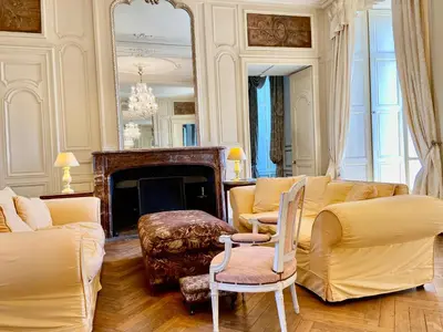 Coin salon dans l'établissement Chateau la Bainerie