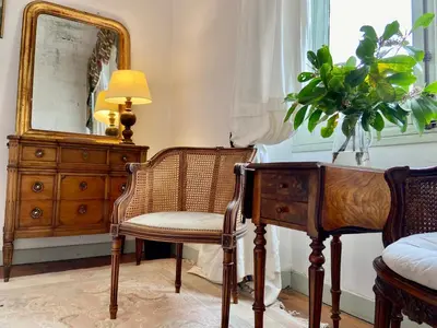 Coin salon dans l'établissement Chateau la Bainerie