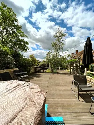 Balcon ou terrasse dans l'établissement Gîte L'Arche - Maison familiale 7 pers avec jacuzzi privatif entre Blois et Amboise