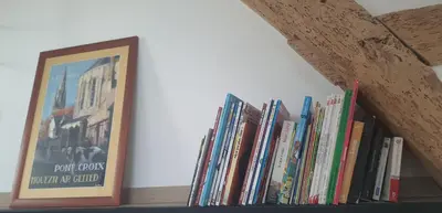 Bibliothèque dans la maison de vacances