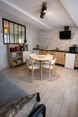 Cuisine ou kitchenette dans l'établissement Les Clématites de Saint-Aignan 4p, 7 min du Zoo