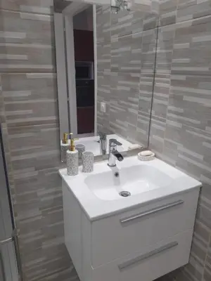 Salle de bains dans l'établissement Au logis du circuit des 24h00